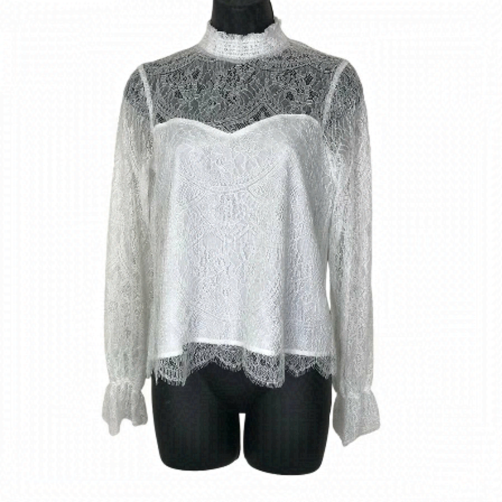 NWT cupcakes and cashmere White Lace  Beautiful Blouse New Size XS